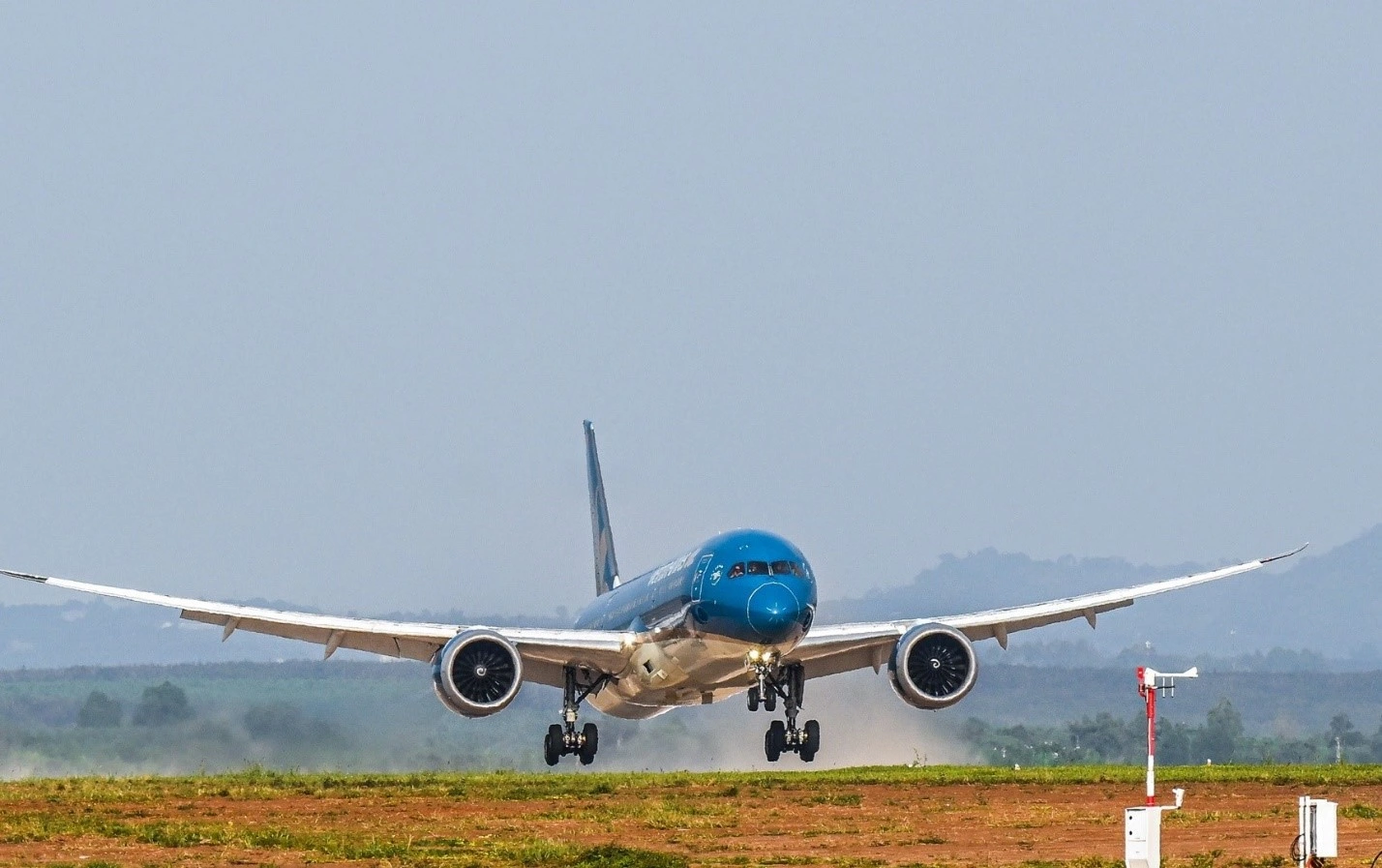 Máy bay Boeing 787 Dreamliner hạ cánh xuống sân bay Long Thành ngày 15-12, đánh dấu cột mốc quan trọng của Đồng Nai và Dầu Giây nói riêng