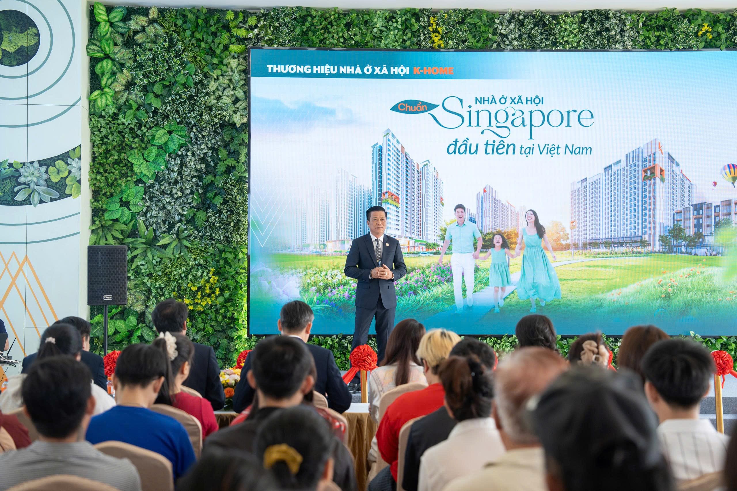 Tại sự kiện, ông Tô Duy Chinh – Phó Tổng giám đốc Kinh doanh Kim Oanh Land cho biết công ty đang chuẩn bị đưa ra thị trường khoảng 5.000 căn hộ thuộc 4 dự án gồm K-Home Avenue (Nhơn Trạch), K-Home Cityview (Biên Hòa), K-Home Midtown và K-Home Skyview (Trảng Bom). Bên cạnh vị trí trung tâm các đô thị lớn và “chuẩn Singapore”, các dự án này đều được phát triển theo hệ thống chứng nhận công trình xanh EDGE giúp tiết kiệm điện, nước và khí phát thải trong quá trình sử dụng. “Riêng với dự án K-Home Avenue, Kim Oanh Land đã hợp tác với các đơn vị uy tín như Handong, Phan Vũ, Global Vireon Studio, Coninco… để đảm bảo chất lượng công trình và tiến độ bàn giao vào cuối năm 2027. Vật liệu hoàn thiện dự án cũng được chọn lọc từ các thương hiệu uy tín trong nước và quốc tế”, ông Chinh nhấn mạnh.